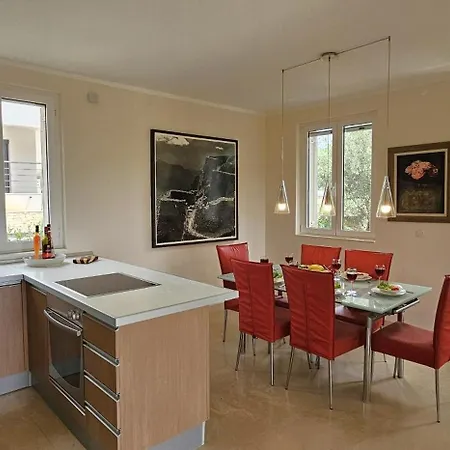 With Garden And Private Pool - Alexandria Villa