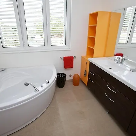 With Garden And Private Pool - Alexandria *