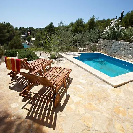 With Garden And Private Pool - Alexandria